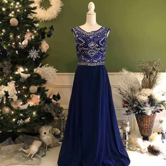 Dresses & Skirts - Formal evening Prom gown
